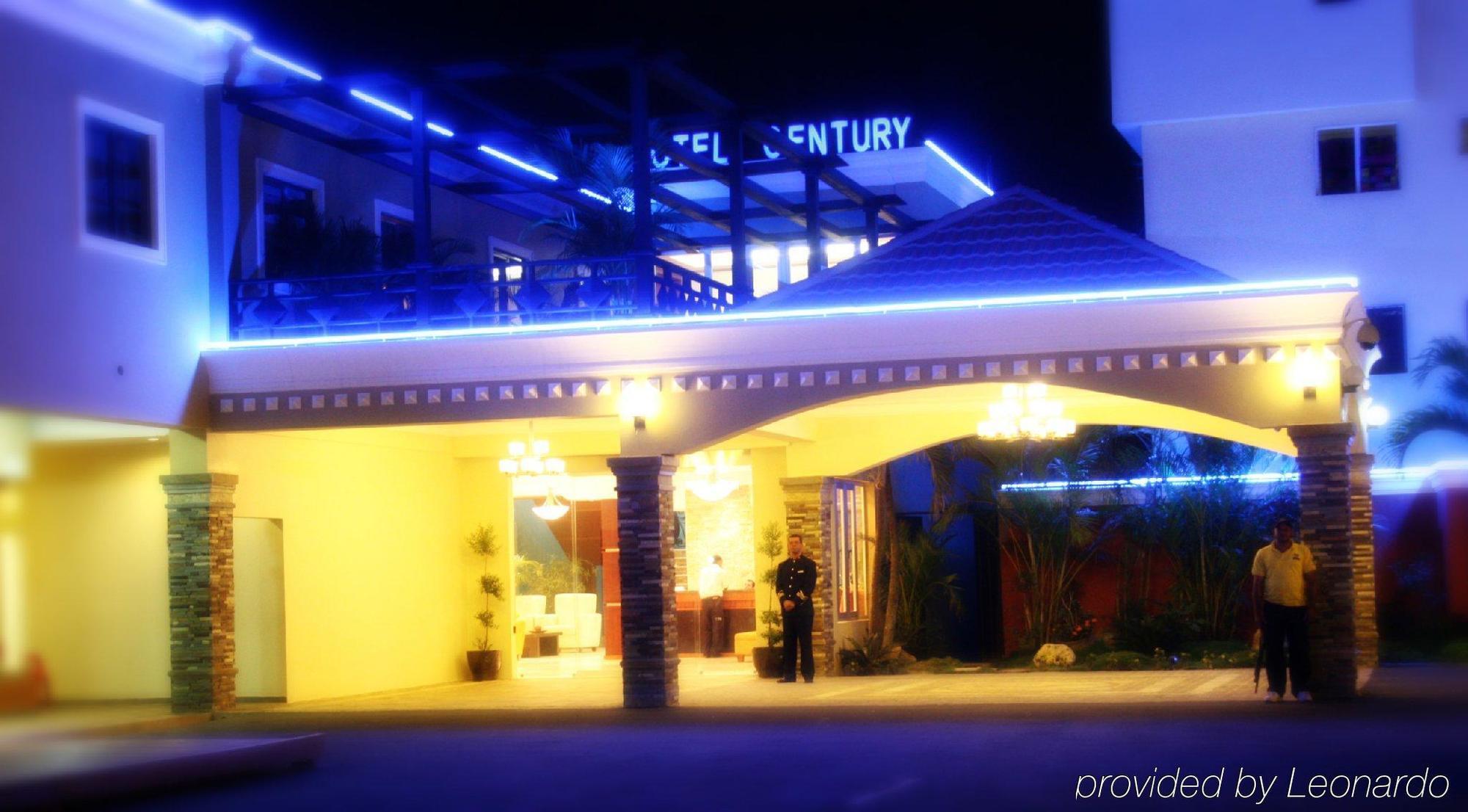 Hotel Century Plaza سانتياغو دي لوس كاباليروس المظهر الخارجي الصورة