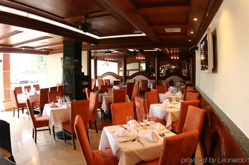 Hotel Century Plaza سانتياغو دي لوس كاباليروس المطعم الصورة